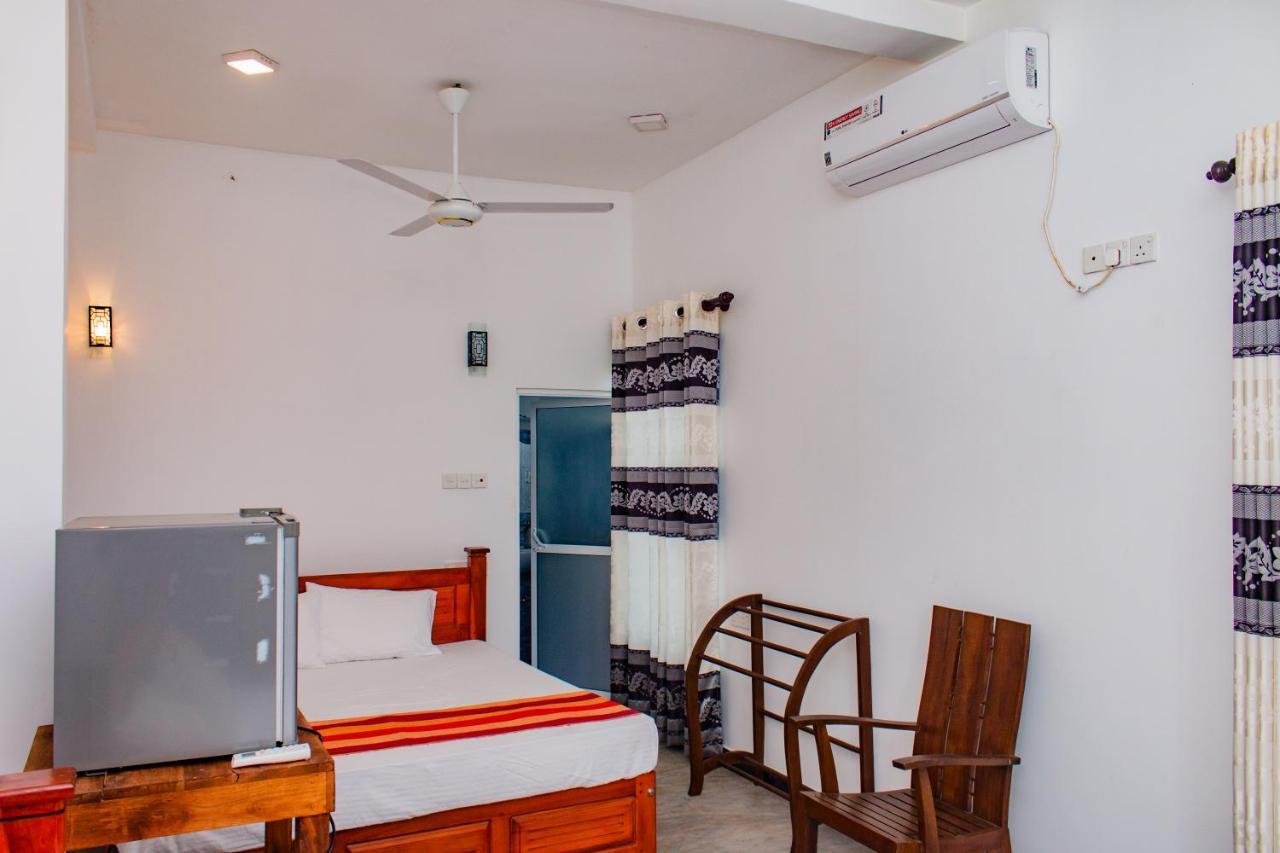 Hotel Murphy Cave à Mirissa Extérieur photo